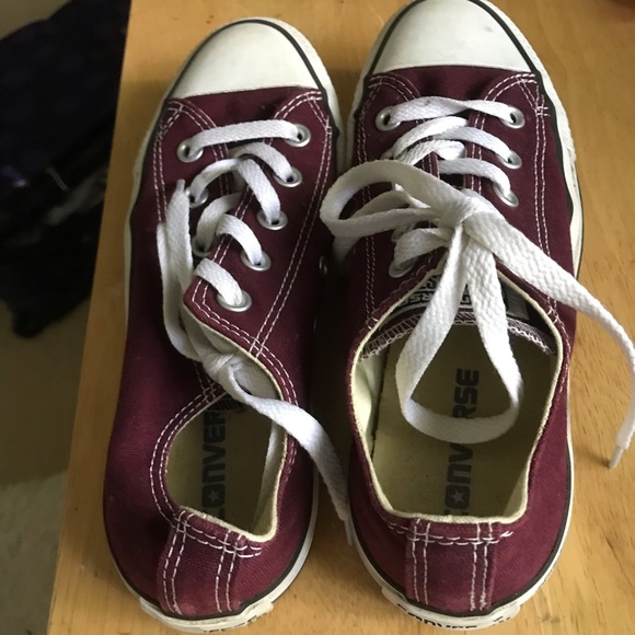 burgundy converse size 6